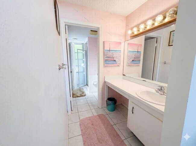 Building Photo - 4250 N Hwy A1A