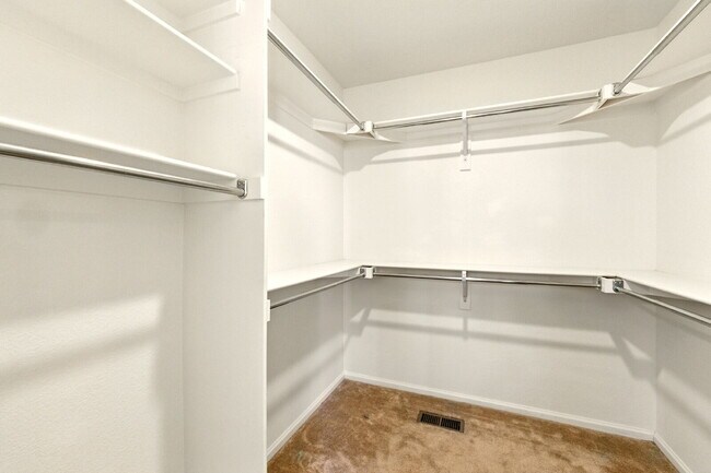 Building Photo - 3 Bedroom 2.5 Bathroom "Like-new" Single Family Home Immediately!