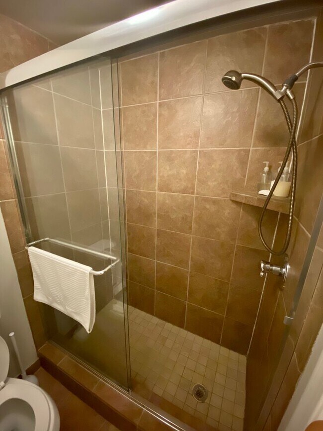 Building Photo - Charming 3-Bedroom Home in Prime Auburn Lo...