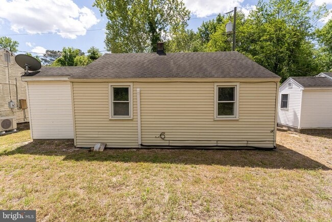 Building Photo - 115 Davis Ln
