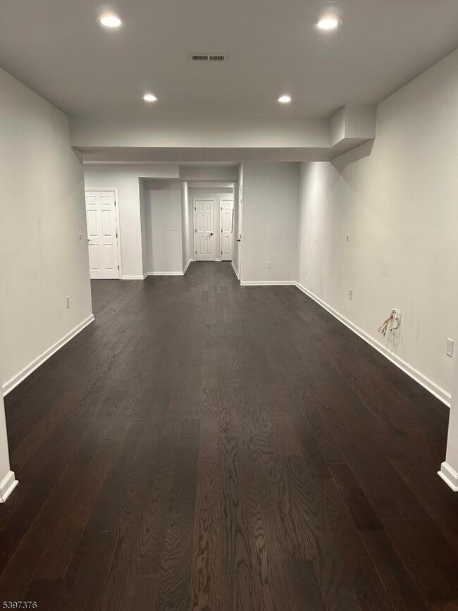 Building Photo - 5 Albert Ct