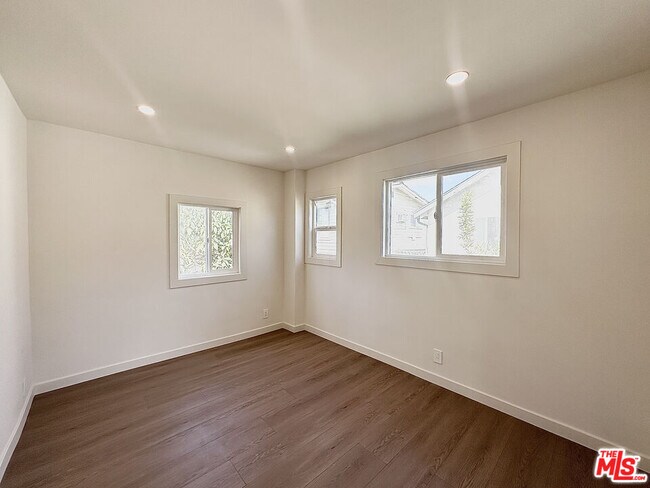 Building Photo - 1405 Talmadge St