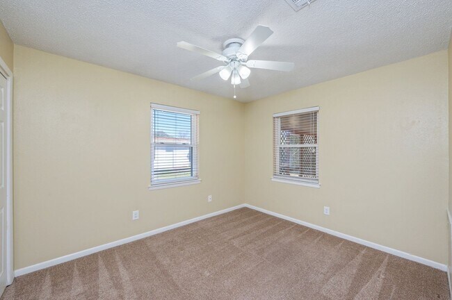 Building Photo - Updated 3 Bedroom in Great Location!