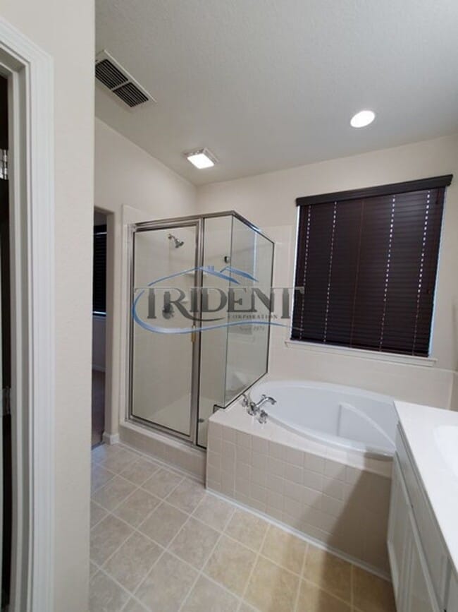 Building Photo - 4 bedroom, 2 ½ bath SOLAR home