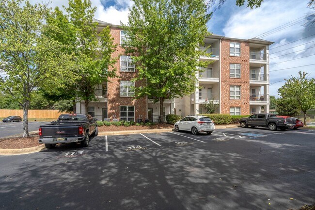 Building Photo - 600 13th St E