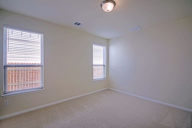 Building Photo - Charming 4 beds 3.5 baths in Leander