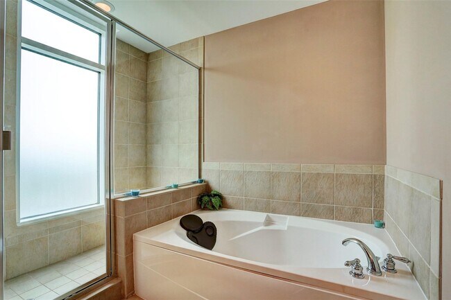 Building Photo - 500 Seawall Blvd