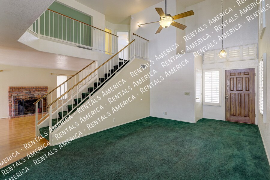 Building Photo - 2517 W Knox Rd