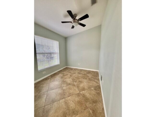 Building Photo - Move-In Ready! 4 Bedroom 2.5 Bath- Cape Coral Home!