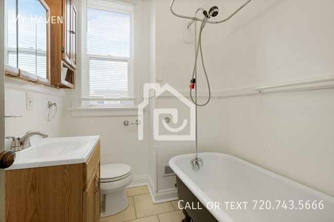 Building Photo - 228 N Pearl St