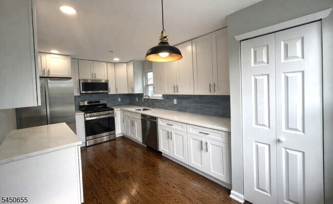 Building Photo - 2501 Vantage Ct