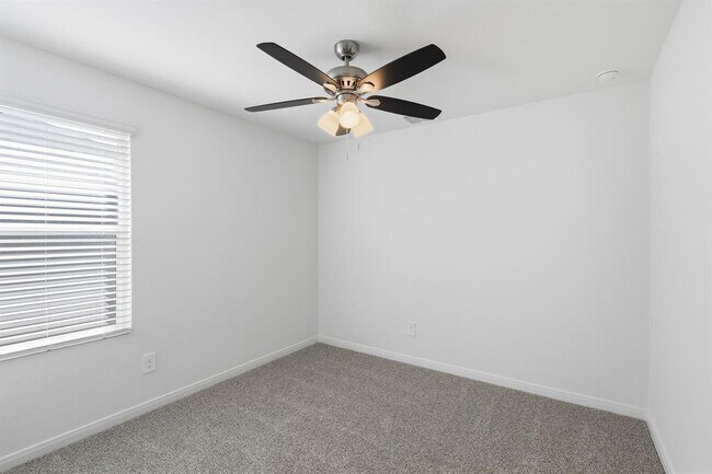 Building Photo - 298 Denali Dr