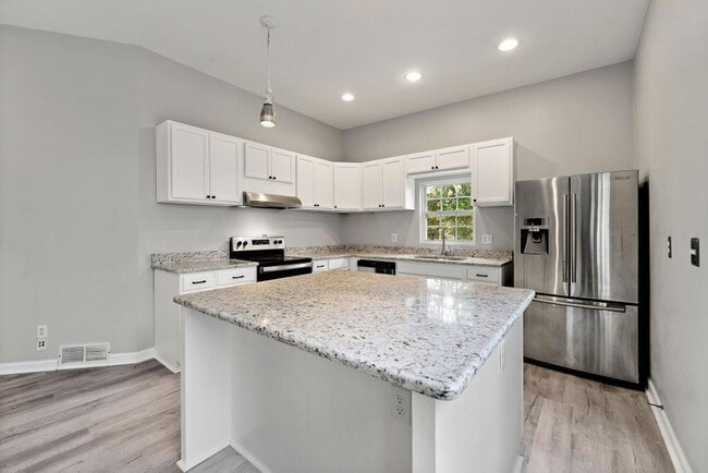 Building Photo - 880 Melody Ln