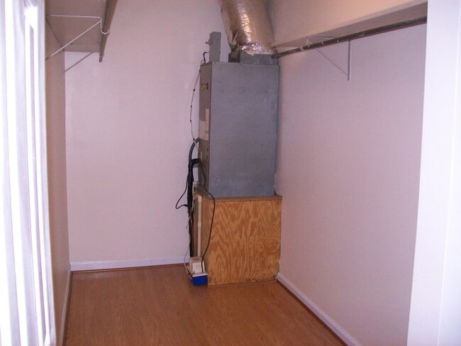 Building Photo - 3680 Snapps Ferry Rd