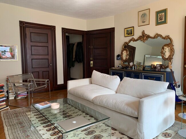 Building Photo - 273 Newbury St