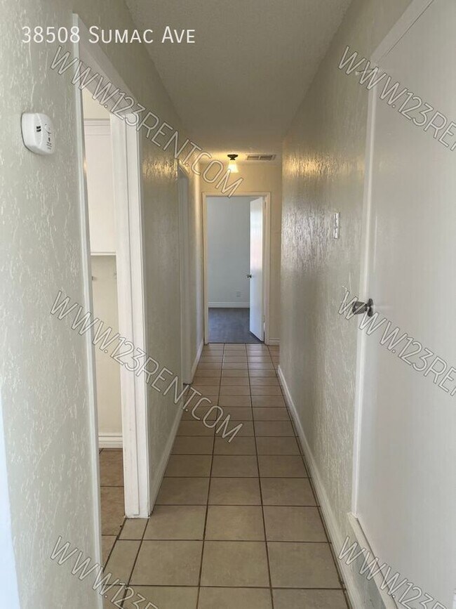Building Photo - 38508 Sumac Ave