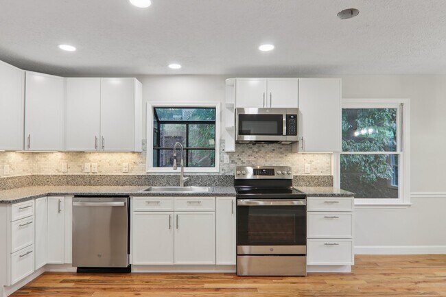 Building Photo - 5 Timothy Ln