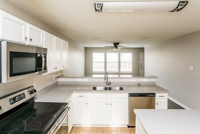 Building Photo - 1009 Chelsea Ln