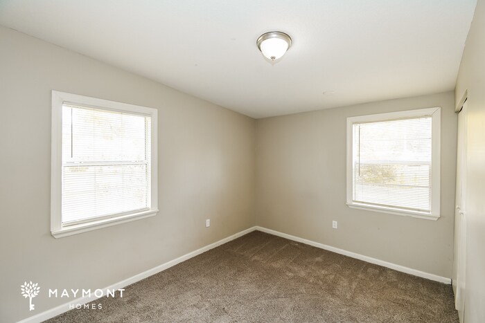 Building Photo - 10406 Pinehurst Dr
