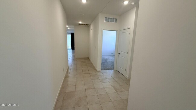 Building Photo - 41570 W Dusty Creek Dr