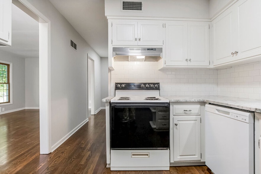 Building Photo - 9859 Connell Dr