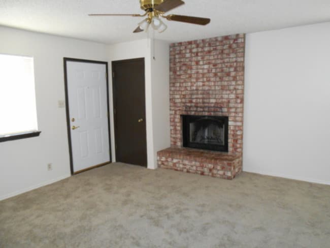 Building Photo - 401 Dunes Ct SE