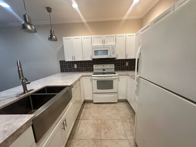 Building Photo - Large 1 Bedroom 1 Bath for rent at Villa Europa in UTC area