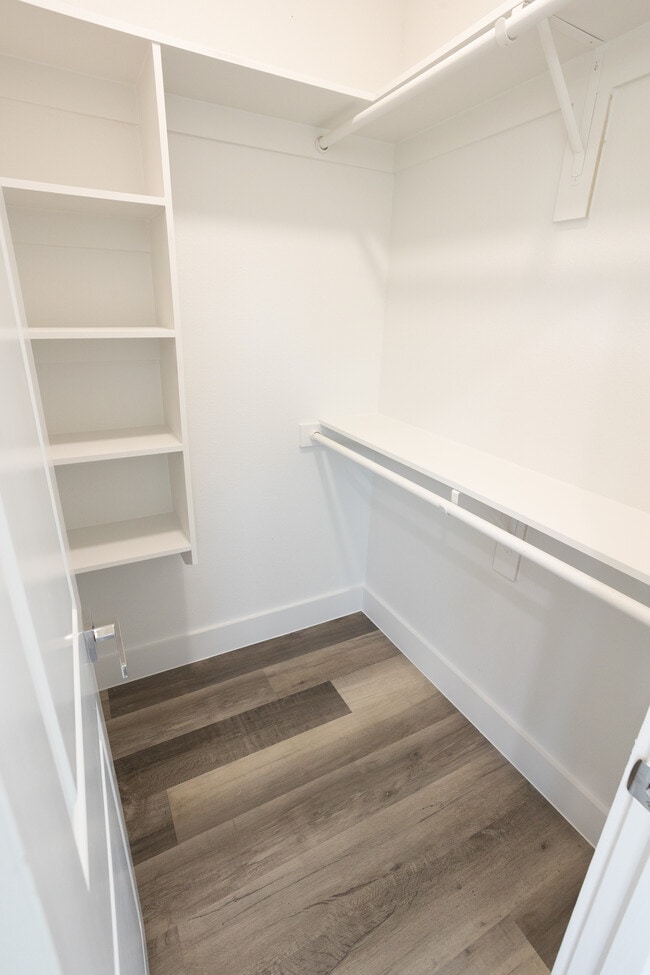 Building Photo - 3144 Wayside Ave