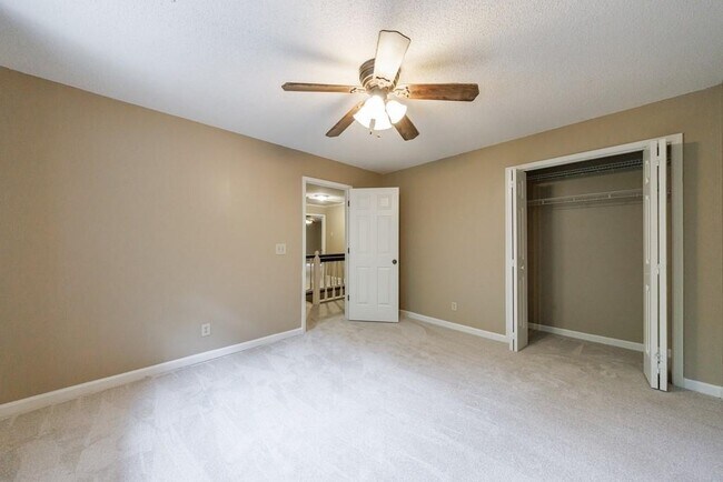 Building Photo - 10565 Shallowford Rd