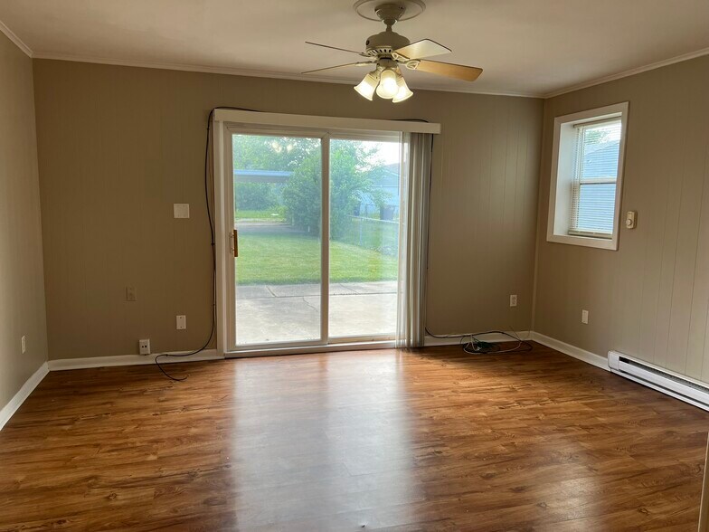 Livingroom - 89 N 16th Ave