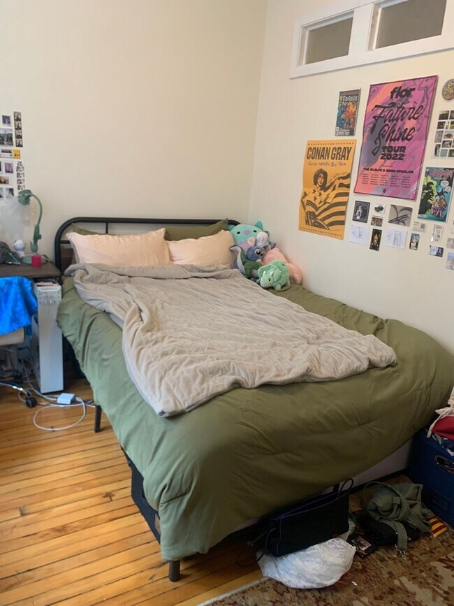 Building Photo - 3 BED RIGHT ACROSS FROM B.U. ~~ HEAT & HOT WATER INCLUDED