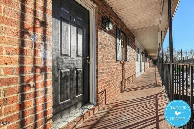 Building Photo - 115 Florence St