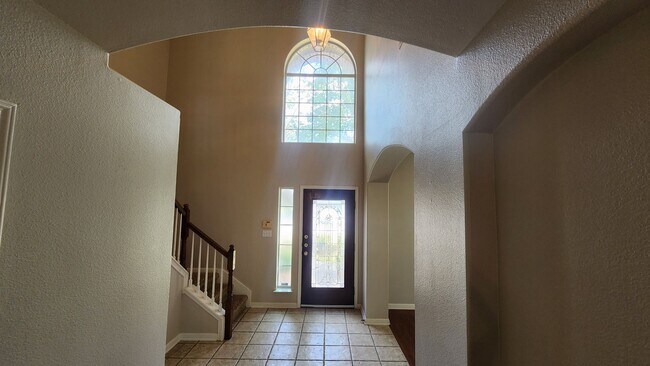 Building Photo - Located In the heart of Stone Oak