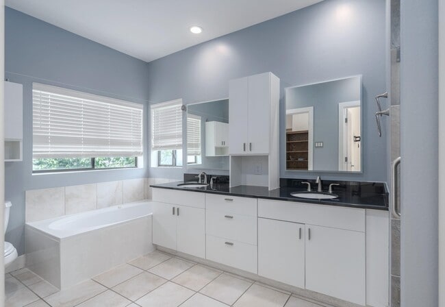 Building Photo - 4302 Spencer St