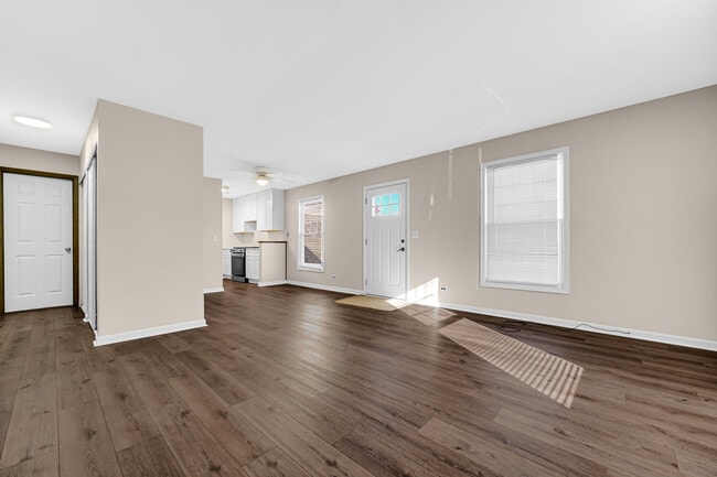 Building Photo - 315 Farmingdale Cir