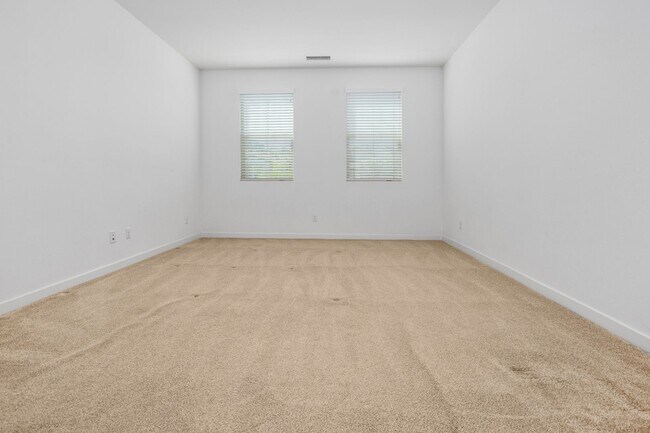 Building Photo - Beautiful Townhome in Desirable Neighborhood!