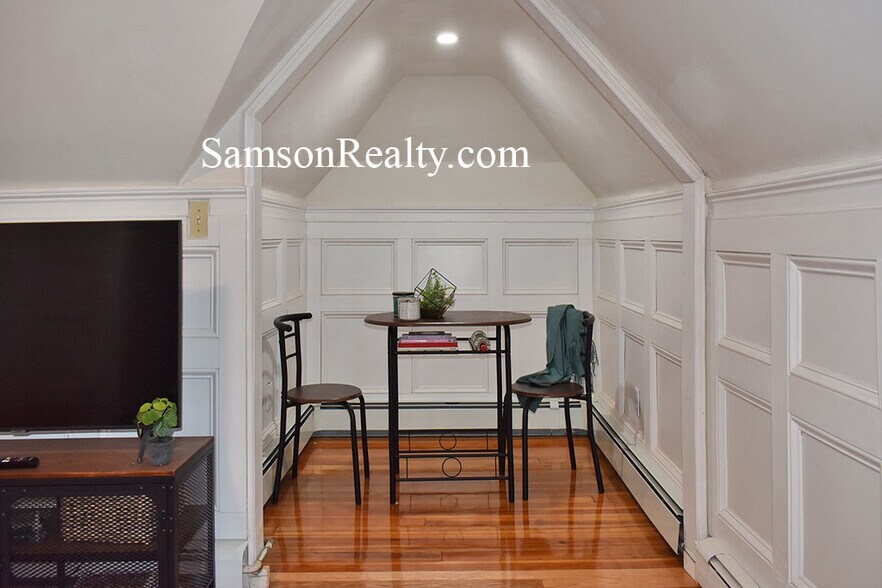 Building Photo - 351 Thayer St