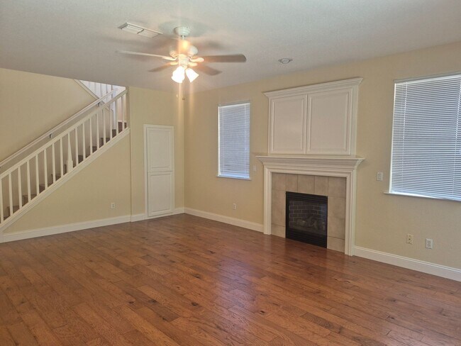 Building Photo - 5343 Dunlay Dr