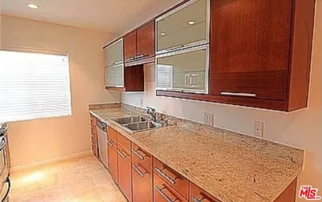 Building Photo - 866 Hilldale Ave