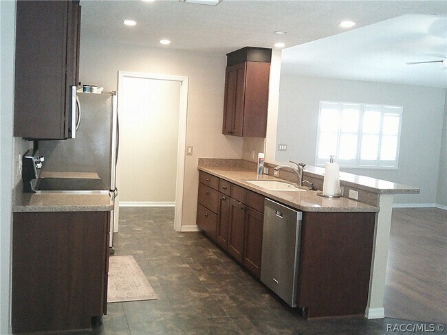 Building Photo - 1035 S Brookfield Dr