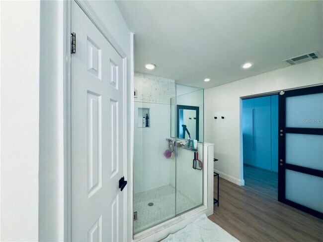 Building Photo - 8113 Breeze Cove Ln