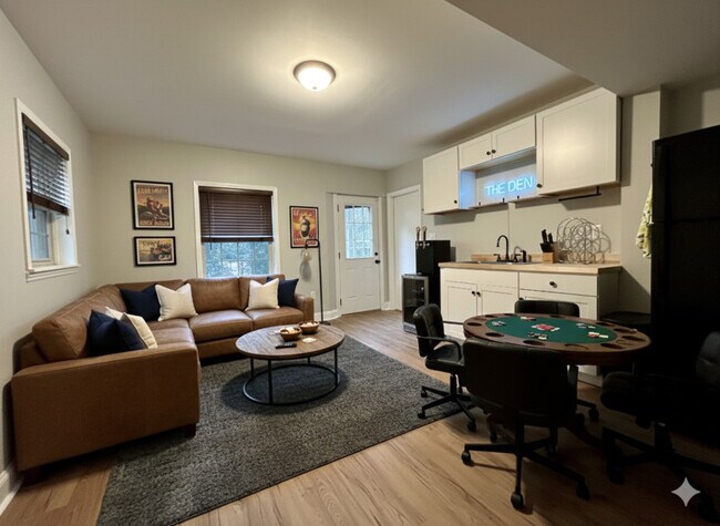 Building Photo - 5922 Amity Pl