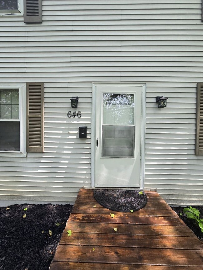 Building Photo - 3 BEDROOM SINGLE FAMILY