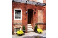 Building Photo - 10 Bartlett Pl