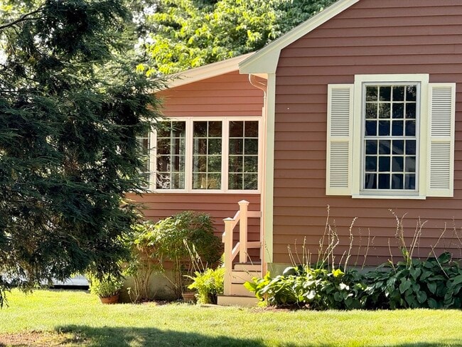 Building Photo - 4 Lois Ln