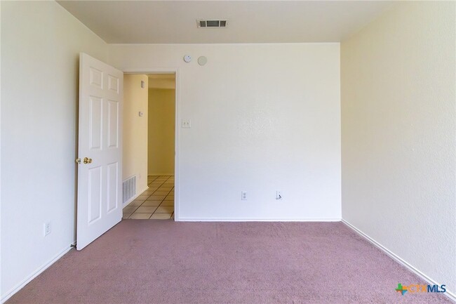 Building Photo - 1203 Fox Creek Dr