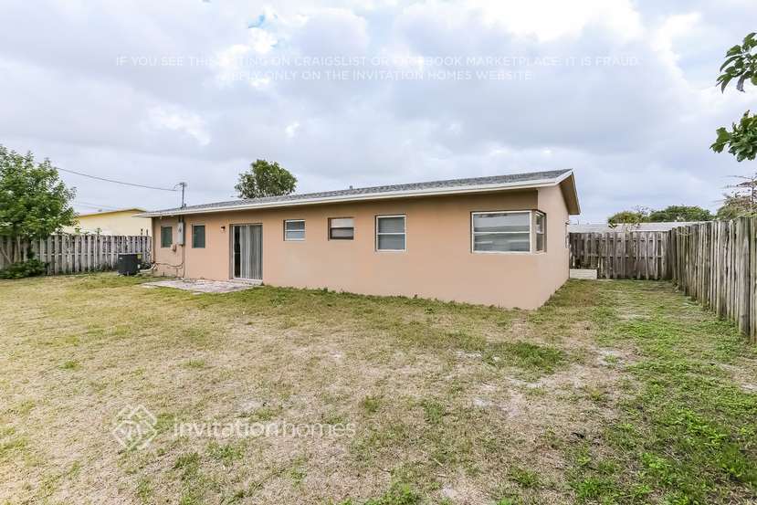 Building Photo - 3111 NE 9th Ave