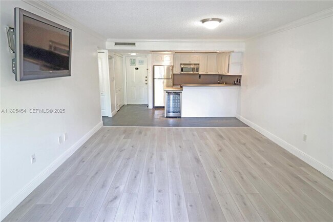 Building Photo - 9301 SW 92nd Ave