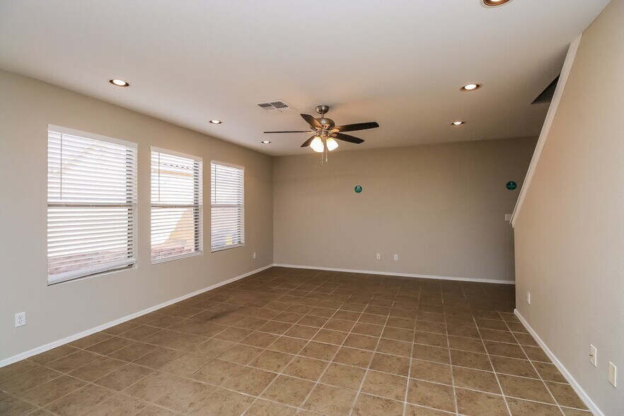 Building Photo - 3277 S Chaparral Rd