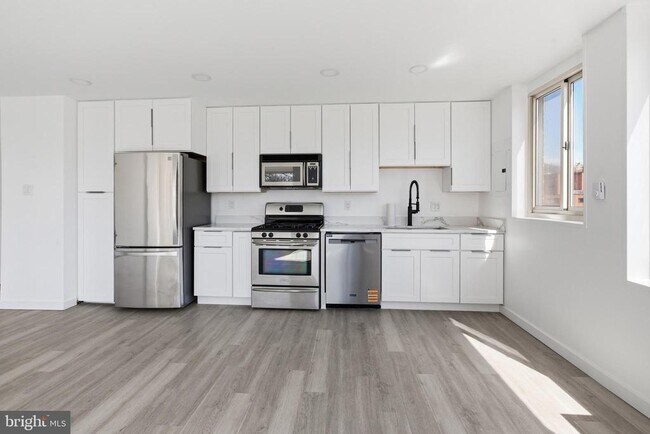 Building Photo - 4000 Tunlaw Rd NW